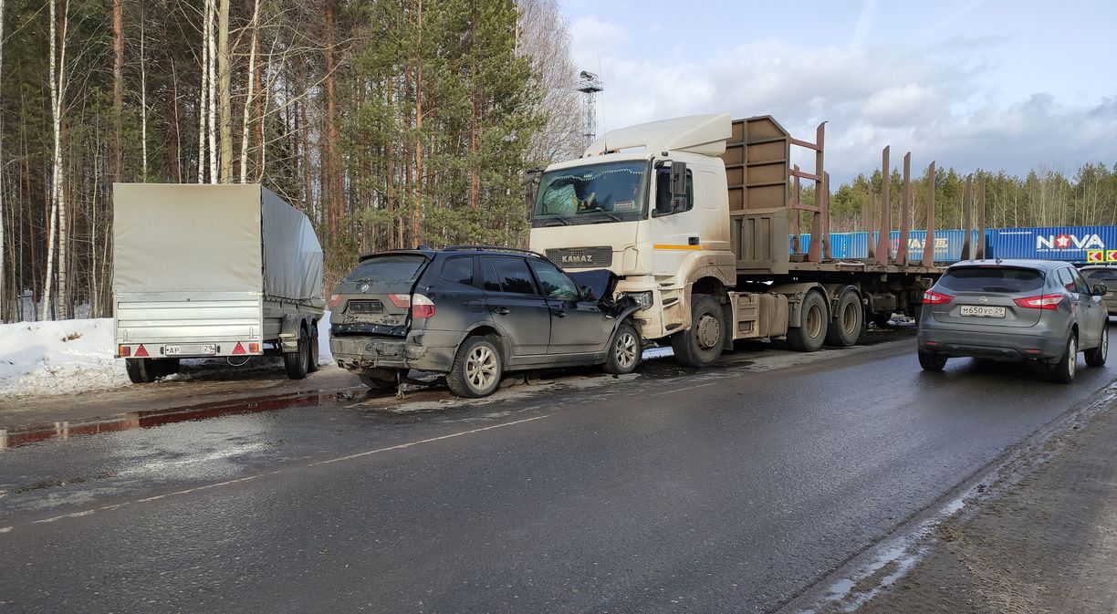 ДТП с пострадавшими произошло на въезде в Коряжму | 13.03.2024 | Коряжма -  БезФормата