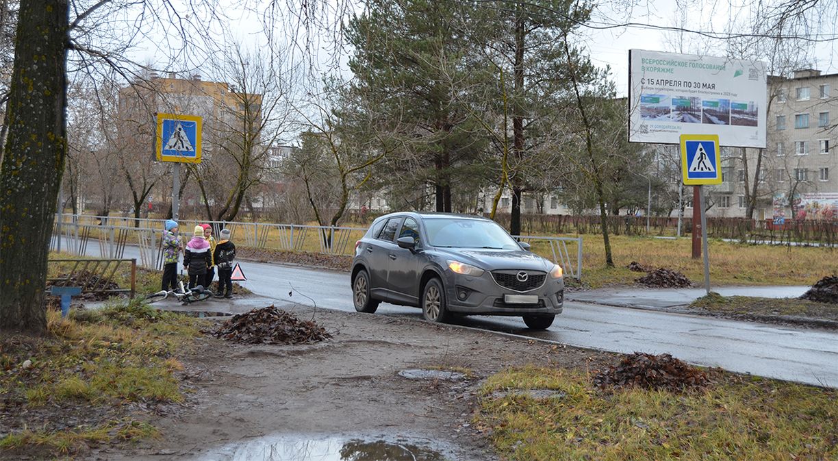 В Коряжме у ТЦ «Бригантина» сбили ребенка | 11.11.2022 | Коряжма -  БезФормата