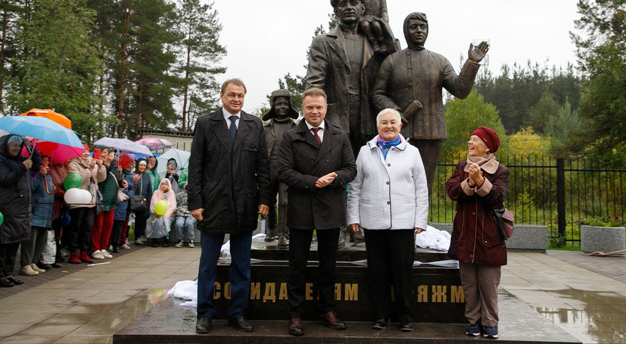 Забор у Церковь в Коряжме