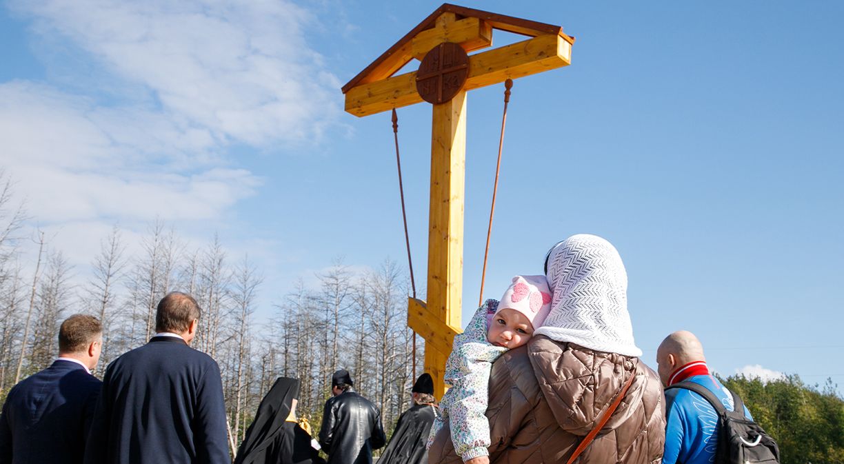 Забор у Церковь в Коряжме