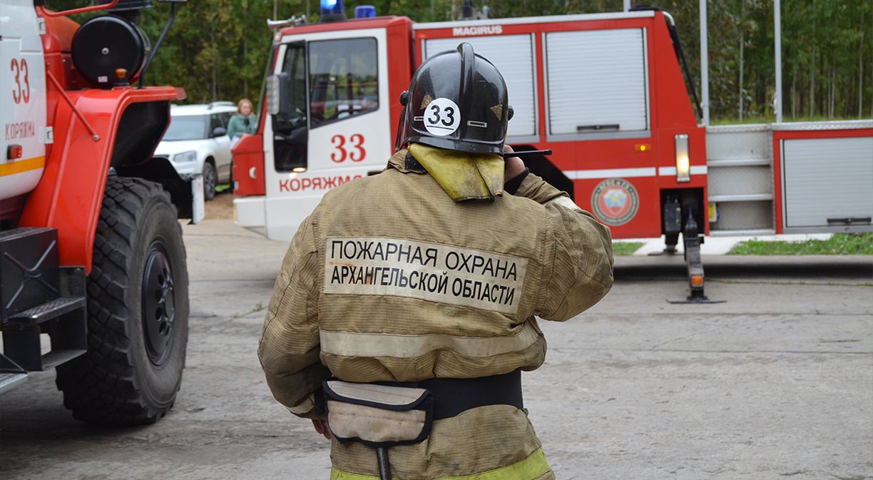 Пожарные отстояли дом в СНТ «Коряжемка» | 25.09.2023 | Коряжма - БезФормата